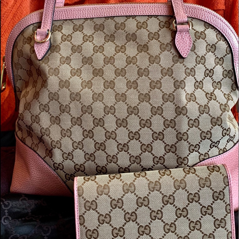 Gucci purse with wallet